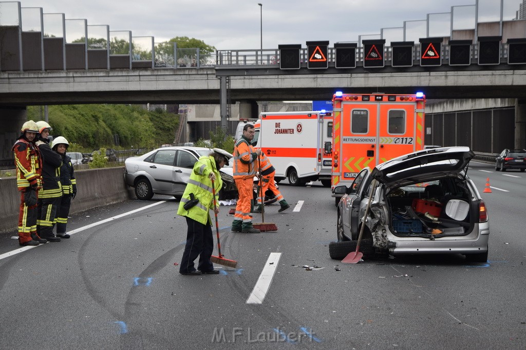 VU Auffahrunfall A 3 Rich Oberhausen kurz vor AS Koeln Dellbrueck P144.JPG - Miklos Laubert